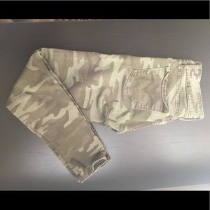 Camo Levi’s skinny jeans